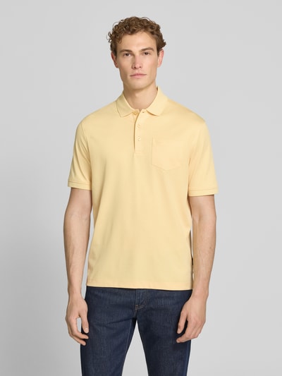 bugatti Regular Fit Poloshirt mit Brusttasche und Label-Stitching Hellgelb 4