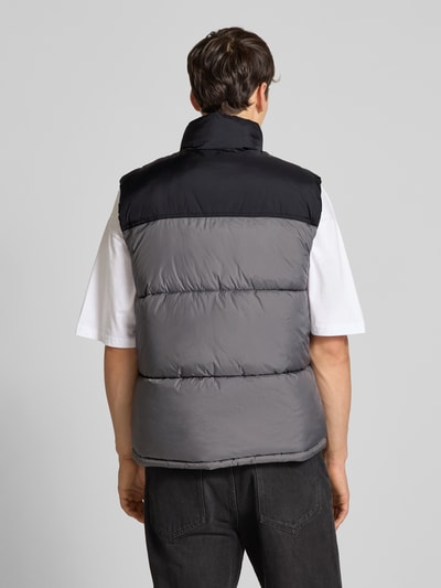 REVIEW Steppweste mit Stehkragen Dunkelgrau 5