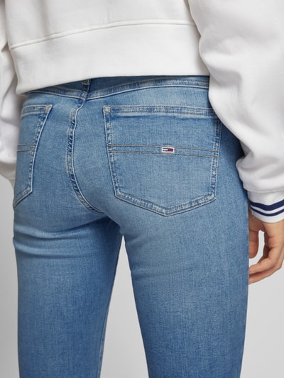 Tommy Jeans Jeansy o kroju slim fit z 5 kieszeniami model ‘SOPHIE’ Jeansowy niebieski 3