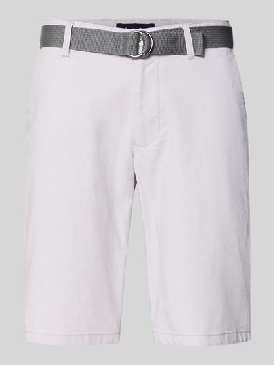 Produktfoto, Bermudas mit Gürtel und Gesäßleistentaschen von Christian Berg Men aus Baumwoll-Mix mit Stretch-Anteil, Straight Fit, helle Farbe, strukturierte Oberfläche, Bundweite bei Größe 50: 45 cm, Innenbeinlänge: 28 cm