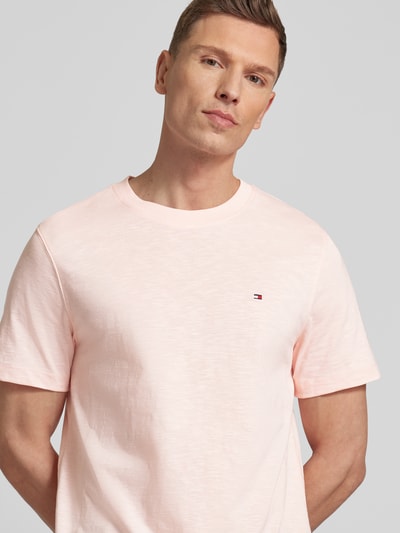 Tommy Hilfiger Regular Fit T-Shirt in unifarbenem Design Pink 3