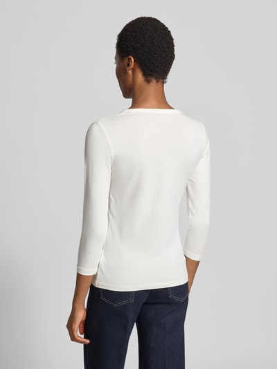 Männermodel trägt Regular Fit T-Shirt aus Baumwoll-Mix von Tom Tailor in Weiß, glatte Struktur, hinten, Damski t-shirt, Ganzkörperansicht Rückansicht.