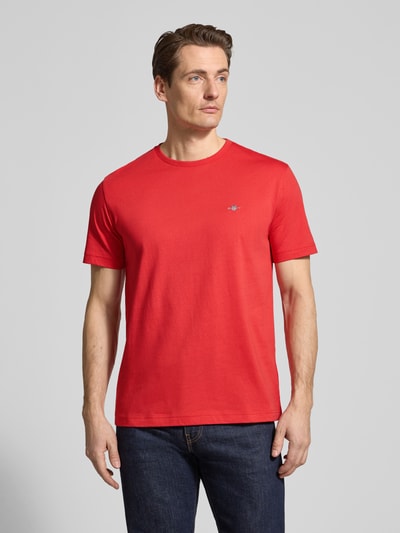 GANT T-shirt o kroju regular fit z wyhaftowanym logo Morelowy 4