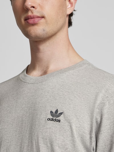adidas Originals T-Shirt mit Label-Stitching und Rundhalsausschnitt Hellgrau Melange 3