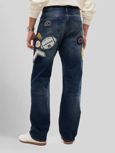 Tommy Jeans Straight Fit Jeans mit auffälligen Patches Jeansblau 5
