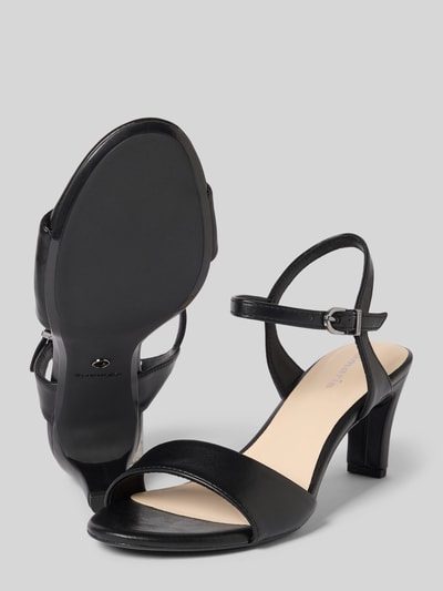 Produktfoto, Sandaletten mit Stiletto-Absatz von Tamaris in schwarzer Lederoptik, runde Schuhspitze, strukturierte Sohle, unifarben, Label-Prägung.