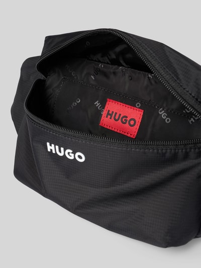Produktfoto, saszetka nerka Bauchtasche mit Label Print Modell 'EVERETT BUMBAG' von HUGO, jednokolorowy, zamek błyskawiczny, główna przegroda, przegródka zapinana na zamek błyskawiczny, nadruk z logo, pasek z sprzączką