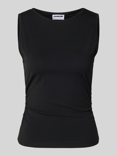 Produktfoto, schwarzes Top mit Rundhalsausschnitt Modell 'MOLLY' von Noisy May im Slim Fit, glatte Textur, Label-Detail sichtbar.