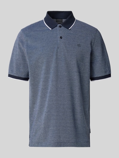 Produktfoto, Regular Fit Poloshirt mit Label-Stitching von bugatti in Blau mit Knopfleiste, reine Baumwolle, Dezente Struktur, Herrenmode