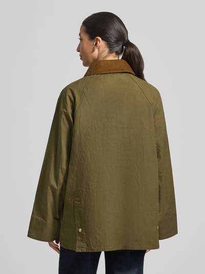 Vrouwenmodel draagt Regular Fit Functioneel jack uit puur katoen Model 'LANESHAW' van Barbour, look: effen, platte kraag, ritssluiting, labelstitching, lange mouw, waterdicht, klepzakken, puur katoen. Ganzkörperansicht Rückansicht.
