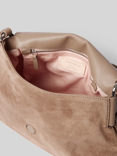 Coccinelle Handtasche mit Label-Detail Modell 'REBEKKA' Taupe 5