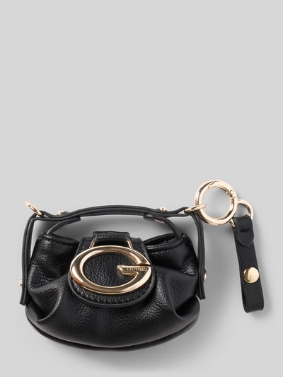 Produktfoto, Schlüsselanhänger mit Label-Applikation von GUESS, schwarzes, strukturiertes Leder, goldfarbener Schlüsselring, Modell CAMDEN, Damen Schlüsselanhänger