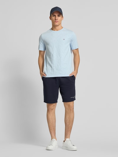 Tommy Hilfiger Regular Fit Sweatshorts mit Label-Print Marine 1