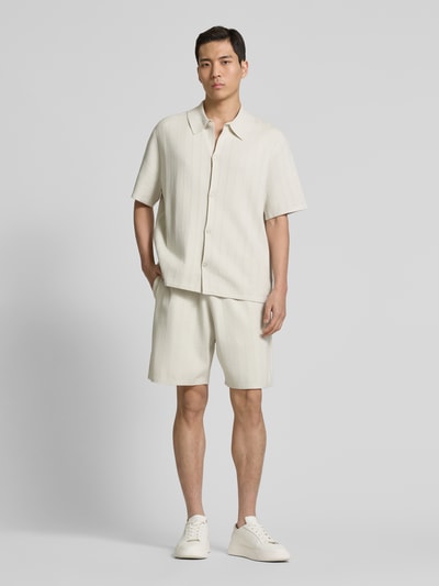 CK Calvin Klein Regular Fit Shorts mit Strukturmuster Sand 1