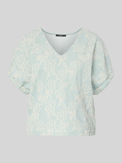 Produktfoto, T-Shirt im Allover-Look mit V-Ausschnitt von Zero, Damen T-Shirt im Material-Mix mit Viskose-Anteil, Regular-Fit, florale Struktur, sanftes Hellblau mit cremefarbenem Blumenmuster, glatte und leicht strukturierte Textur.