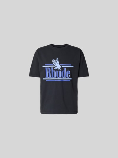 Produktfoto, Regular Fit T-Shirt aus reiner Baumwolle von RHUDE, schwarzes Herren T-Shirt mit blauem Label-Print und Rundhalsausschnitt, Kurzärmeliges Design, Rückenlänge bei Größe M 70 cm.