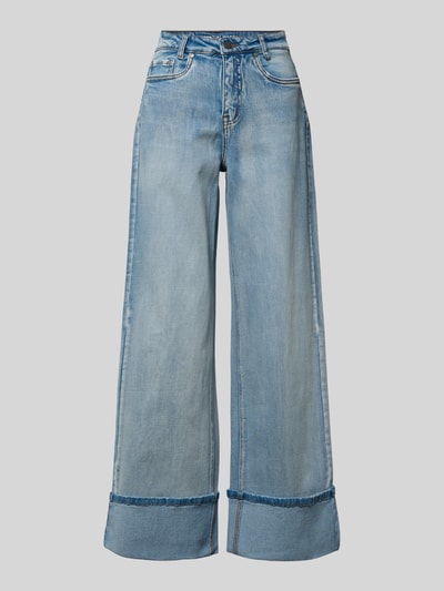 Produktfoto, jasnoniebieskie jeansy z szerokimi nogawkami z mieszanki bawełny z dodatkiem streczu, 5 kieszeni, krój wide fit, stała zakładka na dole, zapięcie na guzik i zamek, model 'Dikan' od My Essential Wardrobe, szerokość w rozmiarze 27/32: 36 cm, długość wewnętrzna nogawki: 80 cm