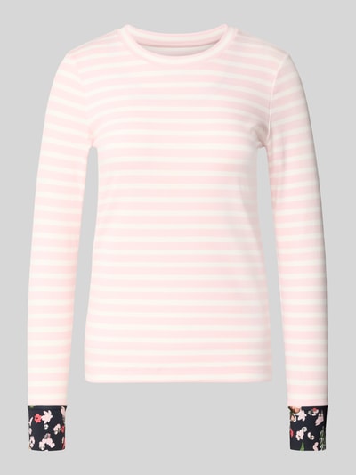 Produktfoto, Slim Fit Longsleeve aus katoenmix van Marc Cain, wit-roze strepen, bloemen detail aan mouw, dames shirt met lange mouwen, Ruglengte bij maat 36: 57 cm