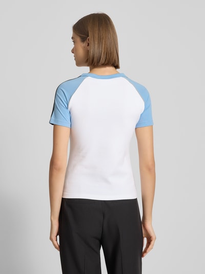 adidas Originals T-shirt z wyhaftowanym logo Biały 5