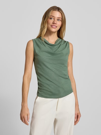 Frauenmodel trägt Top mit Wasserfall-Ausschnitt von Jake*s Collection in Grün, fein strukturierter Baumwoll-Modal-Mix, Regular Fit, Ganzkörperansicht von vorne.