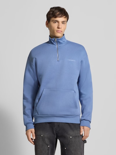 REVIEW Sweatshirt mit Label-Print Rauchblau 4