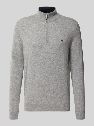 Produktfoto, Regular Fit Troyer aus Woll-Kaschmir-Mix von Fynch-Hatton in Hellgrau, strukturiert, gerippte Abschlüsse, Logo-Stitching