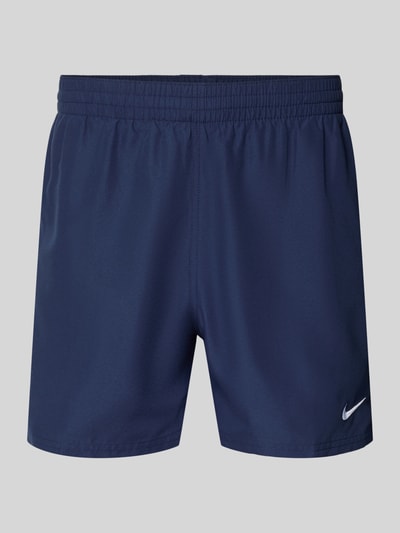 Produktfoto, Badeshorts mit Logo-Stitching und Eingrifftaschen von Nike in Dunkelblau, Relaxed-Fit, elastischer Bund, glatte Textur