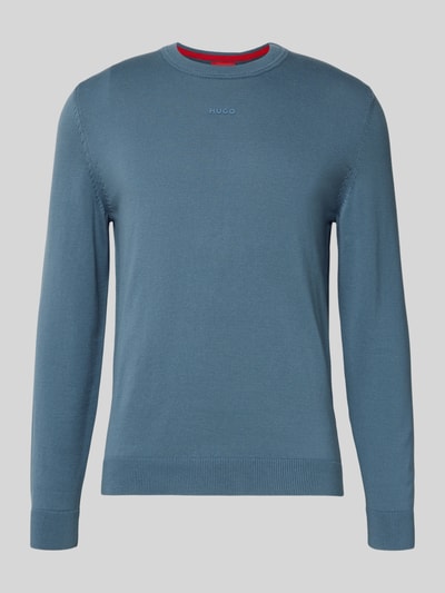 Produktfoto, Regular Fit Strickpullover aus reine Baumwolle Modell 'SAN CASSIUS-C2' von HUGO in Uni-Optik mit Rundhalsausschnitt, Stricktextur, Label Print, gerippten Bündchen und langem Arm, Farbe blau.