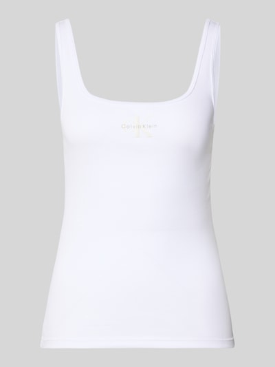 Produktfoto, białe Slim Fit Top mit Logo-Print Modell 'Scoop' od Calvin Klein Jeans, gładka faktura, okrągły dekolt, długość 42 cm dla S