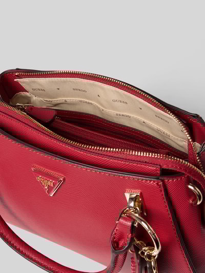 Guess Handtasche mit Label-Details Modell 'NOELLE II' Dunkelrot 5
