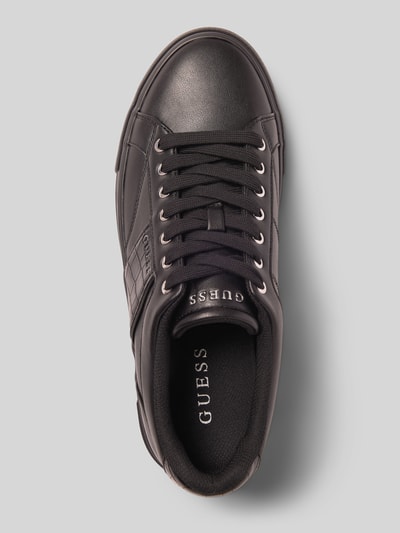 Produktfoto, Sneaker in Leder-Optik Modell 'Cribe' von GUESS in Schwarz mit abgerundeter Passform, Logo-Detail, strukturierter Oberfläche