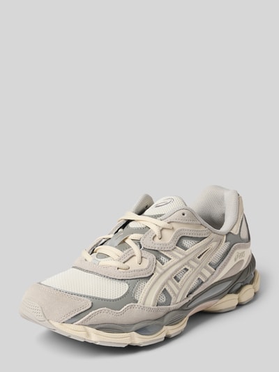Produktfoto, Sneaker mit Label-Detail von ASICS TIGER aus Material-Mix in Beige und Grau, strukturierte Sohle, abgerundete Passform