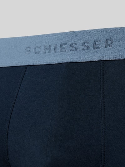 Produktfoto, Trunks mit Stretch-Anteil im 3er-Pack von Schiesser, dunkelblauer Baumwoll-Elasthan-Mix, elastischer Logo-Bund, glatte Textur