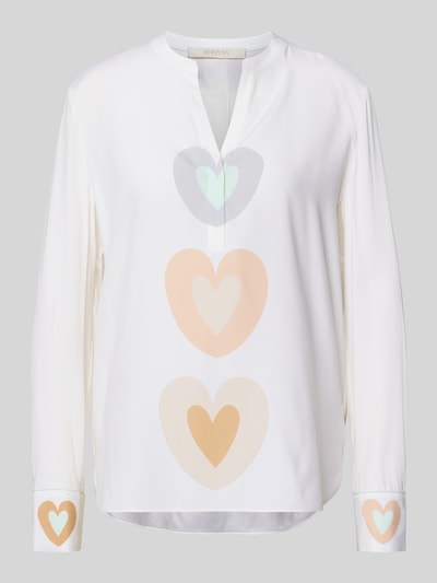 Produktfoto, Relaxed Fit Tunika-Bluse mit Allover-Motiv-Print von HERZENS, biały kolor, pastelowe serca, długi rękaw, dekolt z lamówką, tył wydłużony, długość tyłu w rozmiarze 36: 68 cm, długość rękawów: 63 cm