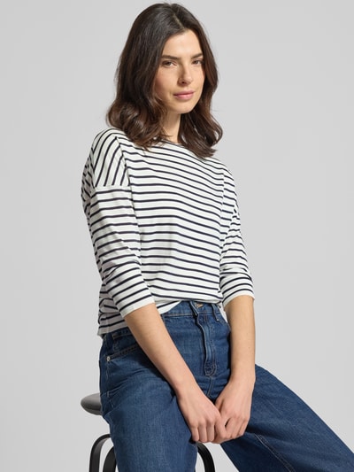Frauenmodel trägt Longsleeve aus Lyocell-Baumwoll-Mix mit 3/4-Arm von LUISA CERANO, Regular Fit, Rundhalsausschnitt, Ganzkörperansicht von vorne.