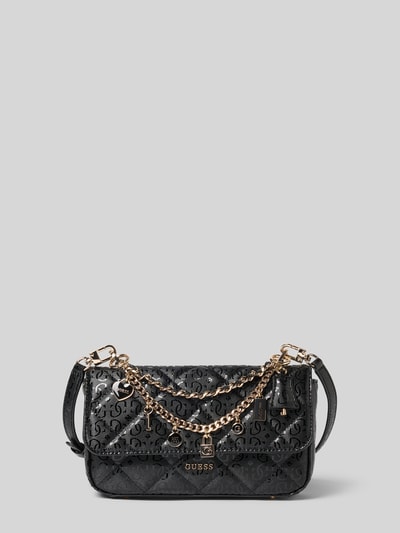 Produktfoto, Umhängetasche mit Label-Applikation Modell 'LIBBY' von Guess mit Ketten-Detail, Magnetverschluss und Hauptfach, schwarze Prägung, Maße 24x14x6 cm, Schulterriemen 114 cm.