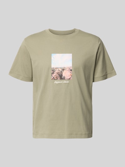 Produktfoto, T-Shirt mit Rundhalsausschnitt Modell 'JORNORREBRO' von JACK & JONES, gerade geschnitten, reine Baumwolle, olivgrün, Print vorne