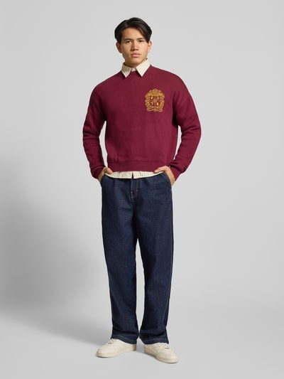 PROHIBITED Gebreide pullover met embleem en ronde hals Bordeaux - 1