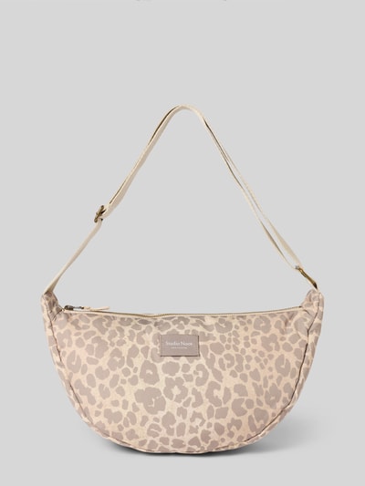 Produktfoto, Shoulder Bag mit Logo-Detail von Studio Noos z zwierzęcym nadrukiem na całej powierzchni, detal z logo, Główna przegroda z zamkiem błyskawicznym, Szerokość w rozmiarze 1: 38 cm, Długość w rozmiarze 1: 21 cm, Głębokość w rozmiarze 1: 10 cm, Długość paska na ramię w rozmiarze 1: 66 cm