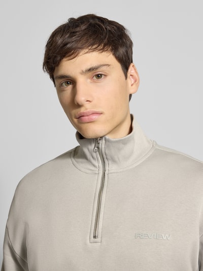 REVIEW Sweatshirt mit Label-Print Hellgrau 3
