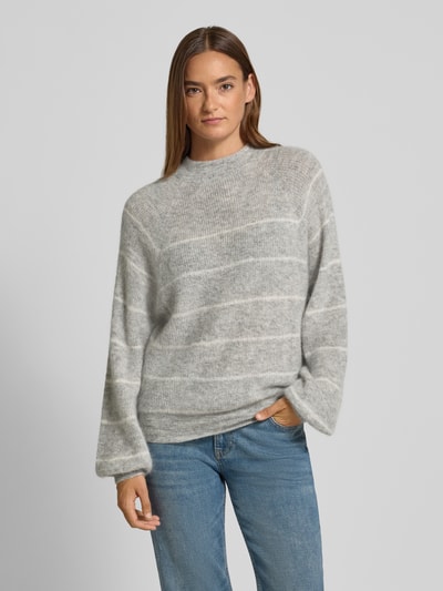 DRYKORN Sweter z dzianiny o kroju oversized ze stójką model ‘LARELY’ Jasnoszary melanż 4