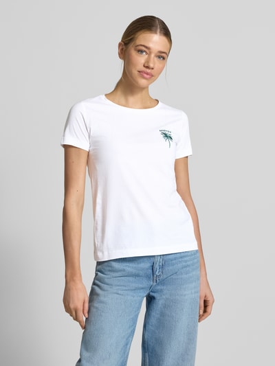 Frauenmodel trägt Damen T-Shirt Regular Fit aus reiner Baumwolle Modell 'C-Elove_4' von BOSS Orange, Optik: Unifarben, Label-Schriftzug, Rundhals, Kurzarm, Materialverarbeitung: Jersey, Ganzkörperansicht von vorne.
