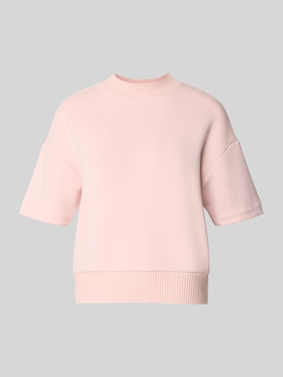 Produktfoto, Regular Fit T-Shirt aus Viskose-Mix Modell 'Galita' von OPUS, hellrosa, kurze Ärmel, glatte Struktur vor grauem Hintergrund