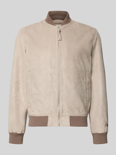 Produktfoto, Bomberjacke in Leder-Optik mit Stehkragen von Jack & Jones in Beige, sichtbare Reißverschlüsse, gerippte Bündchen, glatte Textur. Regular Fit, Eingrifftaschen, Rückenlänge 64 cm, Schulterbreite 45 cm, Brustweite 52 cm, Ärmellänge 67 cm.