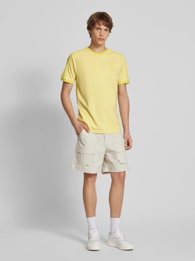 adidas Originals T-Shirt mit Rundhalsausschnitt und Logo-Stitching Hellgelb 1