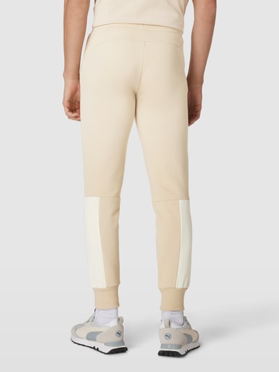 PUMA PERFORMANCE Sweatpants mit Label-Print Modell 'ESS BLOCK x TAPE' Beige 5