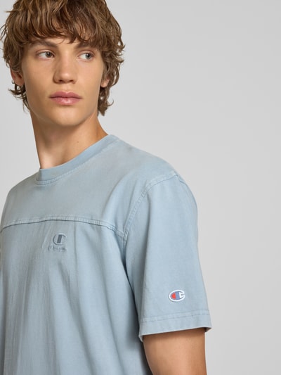 CHAMPION T-Shirt mit Logo-Badge Hellblau 3