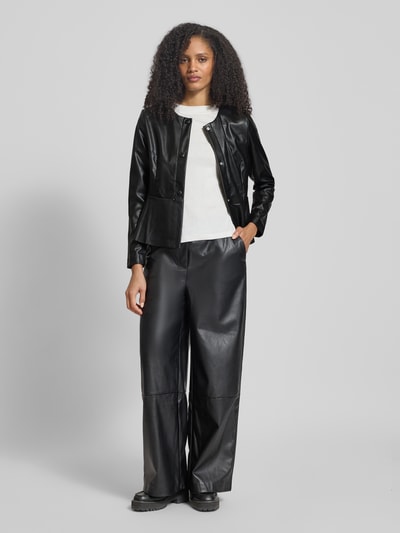 ICHI Spodnie materiałowe o szerokim kroju z imitacji skóry model ‘Zoma’ Czarny 1