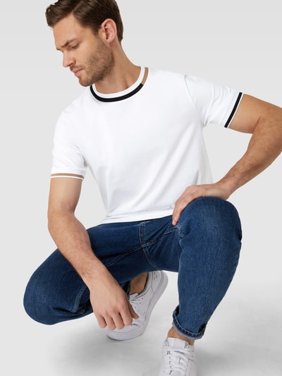 BOSS T-Shirt mit labeltypischen Kontraststreifen Modell 'Thompson' Weiss 3