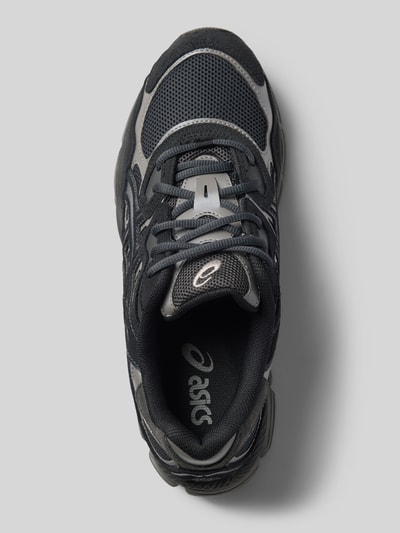Produktfoto, sneakersy z zaokrąglonym kształtem i paskami w kontrastowym kolorze, fakturowana podeszwa, Model 'GEL-NYC' od ASICS TIGER, wiązanie, wysokość obcasa w rozmiarze 44: 4 cm, wysokość cholewki w rozmiarze 44: 7 cm, szerokość cholewki w rozmiarze 44: 9 cm